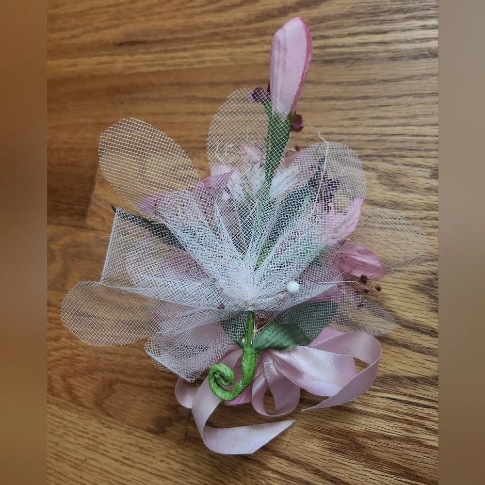 Wedding Lilly Pin